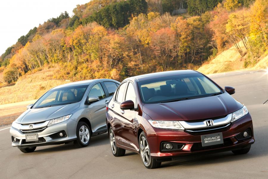  Honda Grace Hybrid 2014 года  (фото 9 из 24)